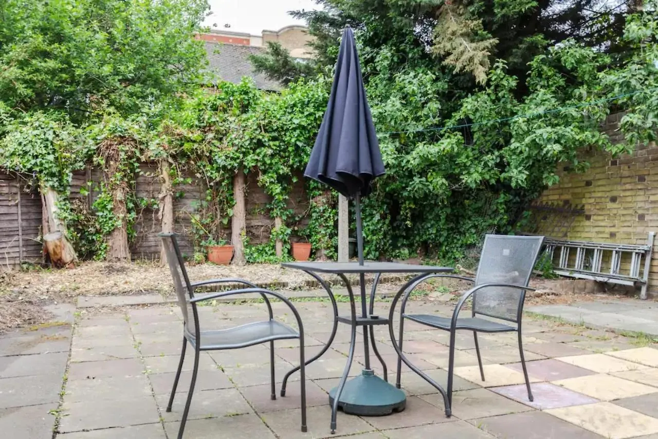 Holiday home Homely 3 Bedroom House With A Garden London