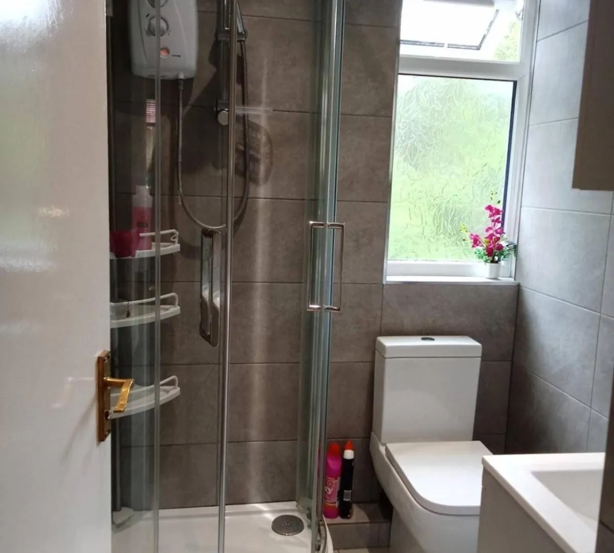 Homely 3 Bedroom House With A Garden London Holiday home
